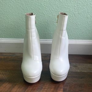 Azalea Wang Carli 7.5 White Platform Boots